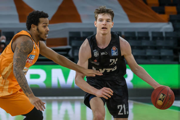 家队的表现 家队的表现